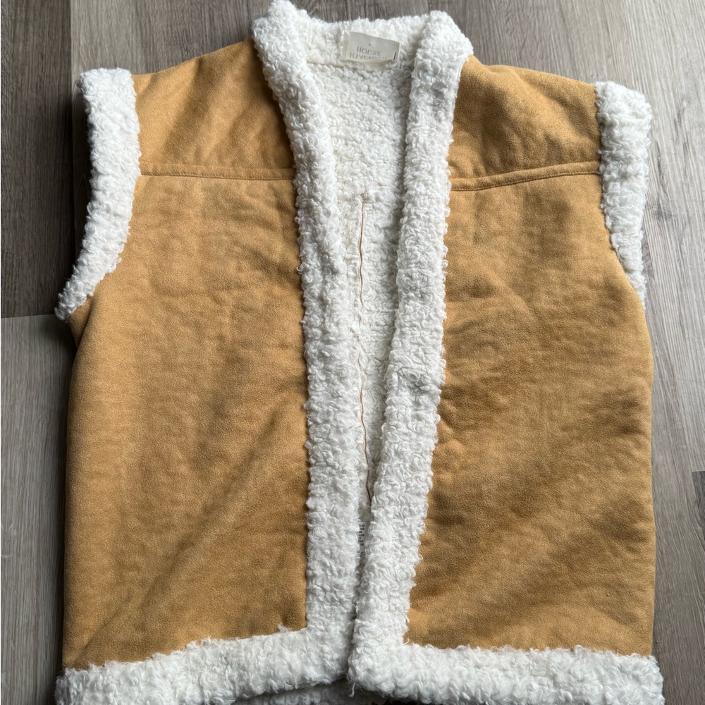 Tan and White Shearling Vest - Picture 5 of 9